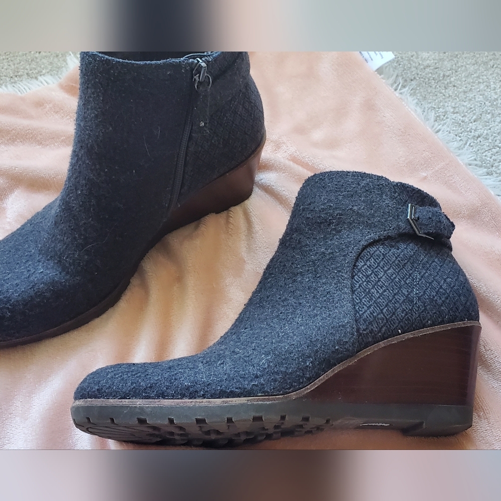 Dr. Scholl's Wedge Bootie, Size 10, Gray "Wool-like" Material.